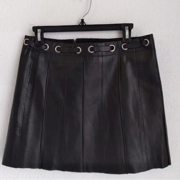 BCBG Maxazria leather mini skirt. So cool! Amazing Condition - Picture 8 of 8